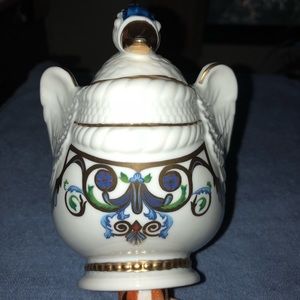 Elegant Vintage “Vienna Porcelain Swan” dish 1984